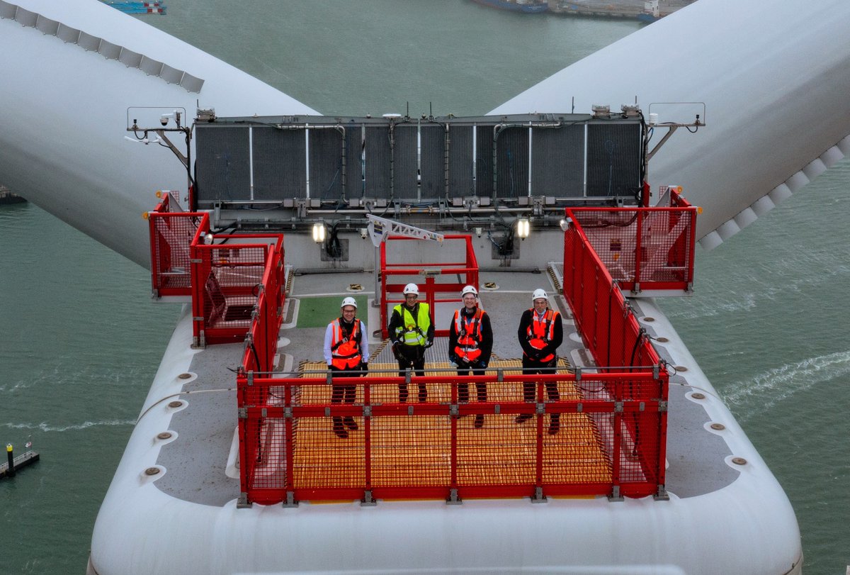 gevernova_jobs's tweet photo. Our team, including CEO Scott Strazik, enjoyed the view in @PortofRotterdam from the top of the the #HaliadeX #offshorewind prototype that is now generating 14 MW, and will be deployed in coming years around the world
@GE_Power https://t.co/qOzbaSkcWZ