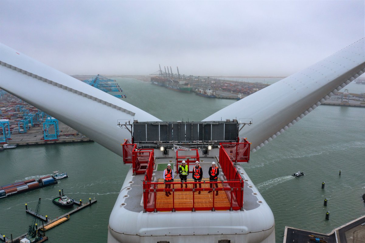 gevernova_jobs's tweet photo. Our team, including CEO Scott Strazik, enjoyed the view in @PortofRotterdam from the top of the the #HaliadeX #offshorewind prototype that is now generating 14 MW, and will be deployed in coming years around the world
@GE_Power https://t.co/qOzbaSkcWZ