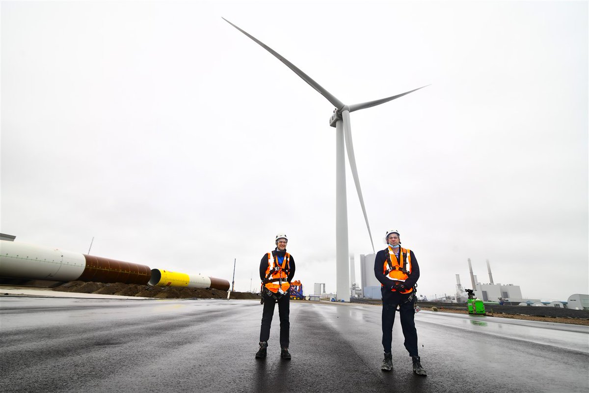 gevernova_jobs's tweet photo. Our team, including CEO Scott Strazik, enjoyed the view in @PortofRotterdam from the top of the the #HaliadeX #offshorewind prototype that is now generating 14 MW, and will be deployed in coming years around the world
@GE_Power https://t.co/qOzbaSkcWZ