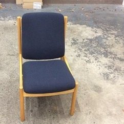 WarpIt_'s tweet photo. Among other items on the system right now is this easy chair. All alone. Who wants it? #SavetheChair :-)
#reuse #circulareconomy #choosetoreuse
https://t.co/H02hj10Y1s https://t.co/VrySda9vvo