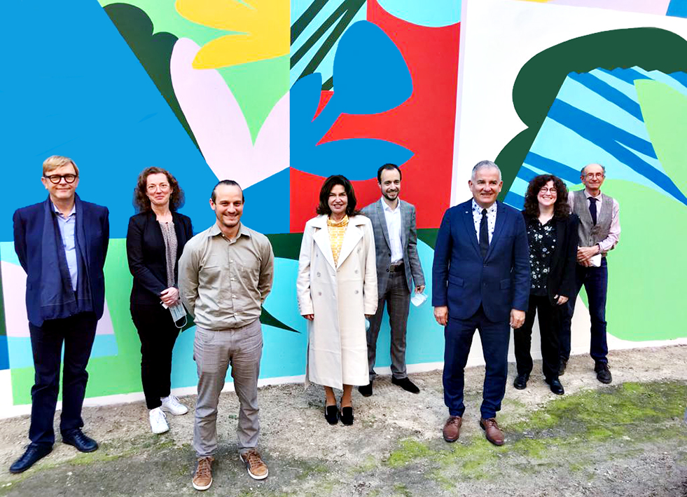 Quebec_FR's tweet photo. Riche rencontre avec les responsables de l’#InstitutClaudePompidou qui réunit les activités thérapeutiques, de #recherche et d’#enseignement pour lutter contre la maladie d’#Alzheimer.
L'institut et les milieux de recherche du #Québec sont engagés dans une démarche collaborative. https://t.co/YV1XdTFePL