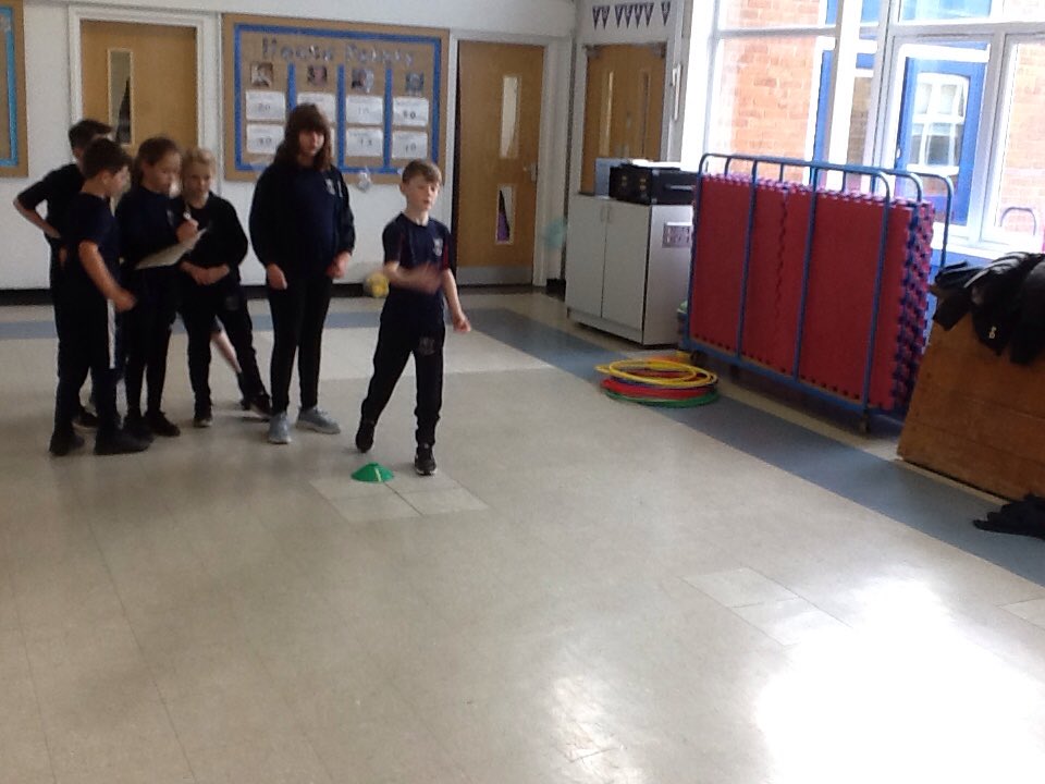 Class10JR1's tweet photo. Our first target games lesson #PE @StAnnesOrmskirk https://t.co/AvOFqpb6kI