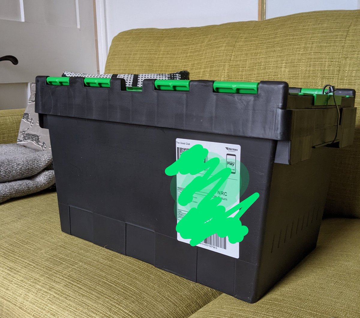 Another @goodclubco box full of empties ready to return. ☺️ I now have to balance my 'diet' with the delight of finding chocolates that don't come in disposable packets and can be decanted into kilner jars! Really recommend trying them out! #reuse #techzero