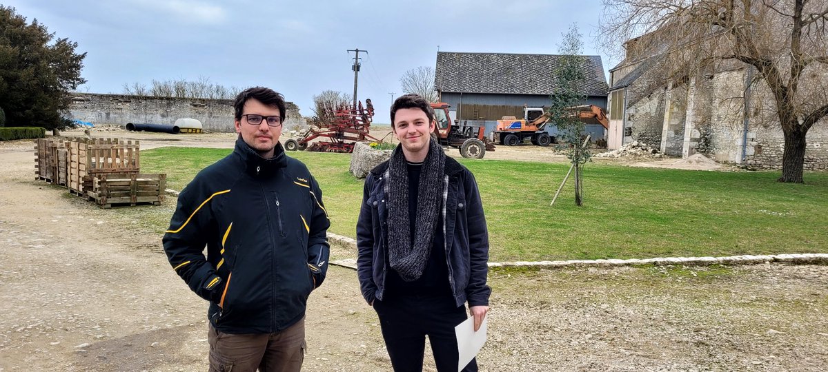 A_Lescene's tweet photo. @poleemploi_RCVL on se mobilise pour l' #emploi des #jeunes 👏 A Jarod qui sorti de son BTS intègre son 1er emploi en #CIEjeune à 🌻l'exploitation agricole Gassandre @CCTVL4541 🌾🙏 M. GAULLIER pour votre #investissement et cet #accompagnement des #Jeunes #TousMobilises https://t.co/h3TDOIIQI7