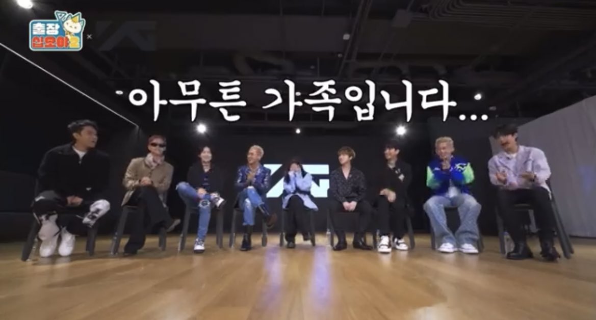 clingyjen's tweet photo. everyone else      jennie
 O                             읏
/ | \      
 / \ https://t.co/8dGFylUeez