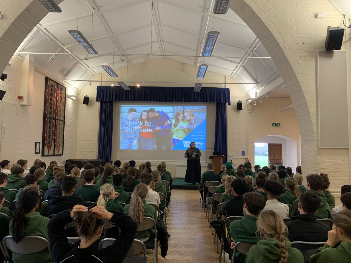 GordonsSch_PSHE's tweet photo. A fantastic County Lines talk delivered by @Fearless_Surrey this afternoon to our Y11 students. Thank you Emily for an informative presentation #PSHE #riskmanagement #staysafe @FearlessORG https://t.co/1jIv2HNRTM