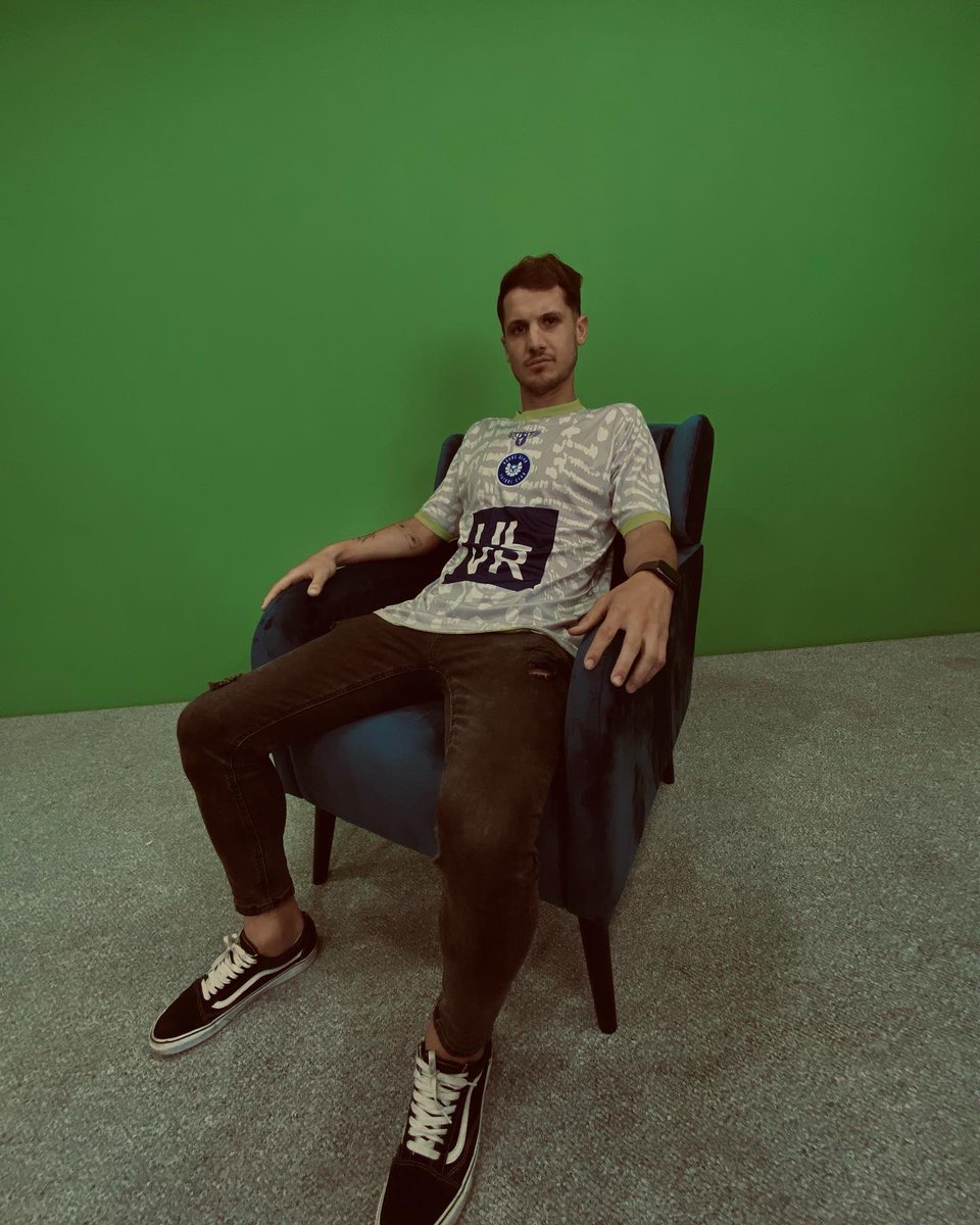 BuhosULVR_ec's tweet photo. ¿Qué tiro este flaco? Mucha pelota y demasiada camiseta 😏🦉 

Charrúa Laico 🤙🏽🪶 #SomosULVR @ulvr_edu https://t.co/8uX76ELi8A