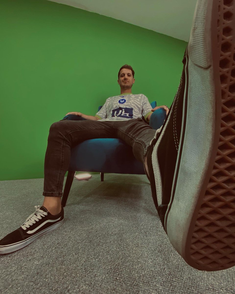 BuhosULVR_ec's tweet photo. ¿Qué tiro este flaco? Mucha pelota y demasiada camiseta 😏🦉 

Charrúa Laico 🤙🏽🪶 #SomosULVR @ulvr_edu https://t.co/8uX76ELi8A