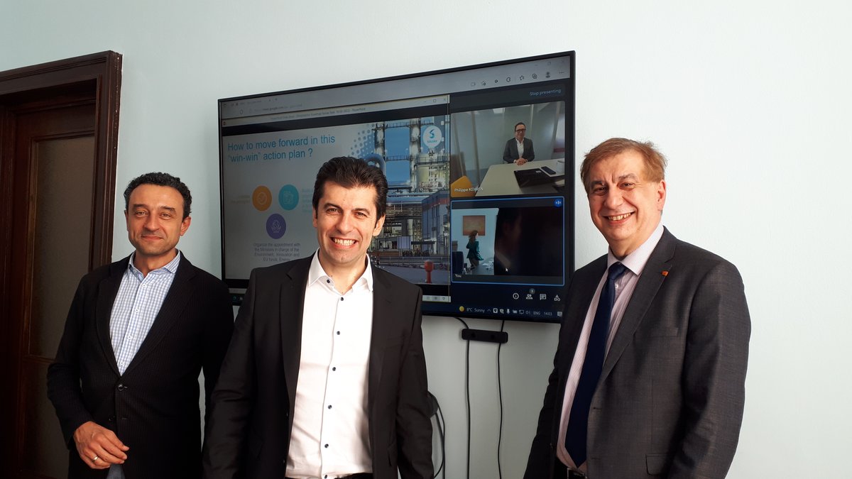 SolvayGroup's tweet photo. #NEWS Solvay announces plans to cut 20% of its #CO2emissions at its largest 🇪🇺 soda ash plant in Bulgaria. The plans for #Devnya 🇧🇬 include investing in a co-combustion boiler, paving the way for the Group's #carbonneutrality before 2050. 👉 https://t.co/dOsAi7pKE8
@KirilPetkov https://t.co/vcLVjvDE5f