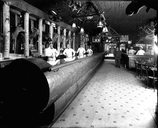 hersaattarih's tweet photo. Log Cabin Bar'ın içi, 65 Michigan Avenue, Detroit Michigan, 1900'lerin başında. Barın kendisi tek bir kütükten yapılmıştır. Detroit ve Michigan 19. [519*640] - #1900lerin #Avenue #Barın #başında #bir #Cabin #Detroit #içi #kendisi #kütükten #Log #Michigan #tek #yapılmıştır https://t.co/BM6mFHc21h