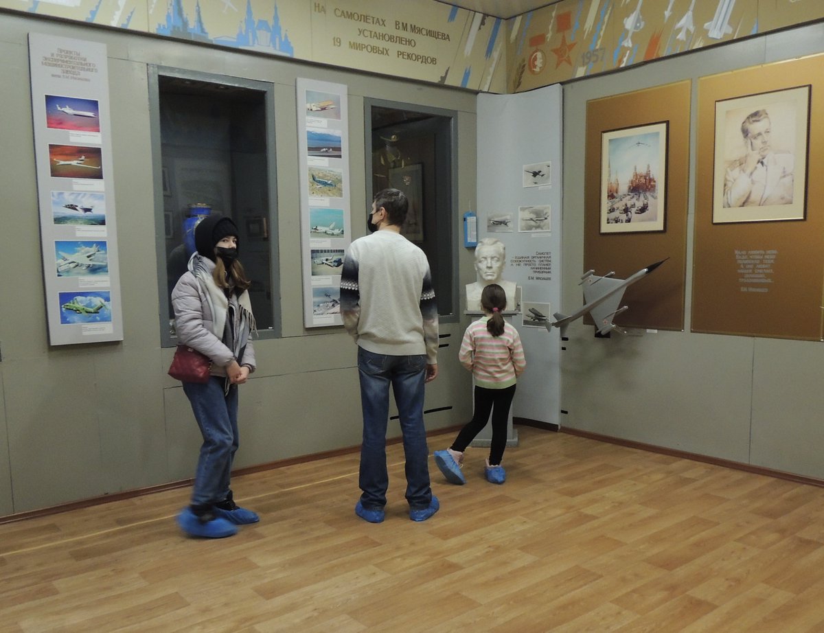 efr_museum's tweet photo. #День_открытых_дверей Сегодня, в День защитника Отечества, ефремовцы посетили наш музей и познакомились с его экспозициями. https://t.co/Bt4weDRj6d