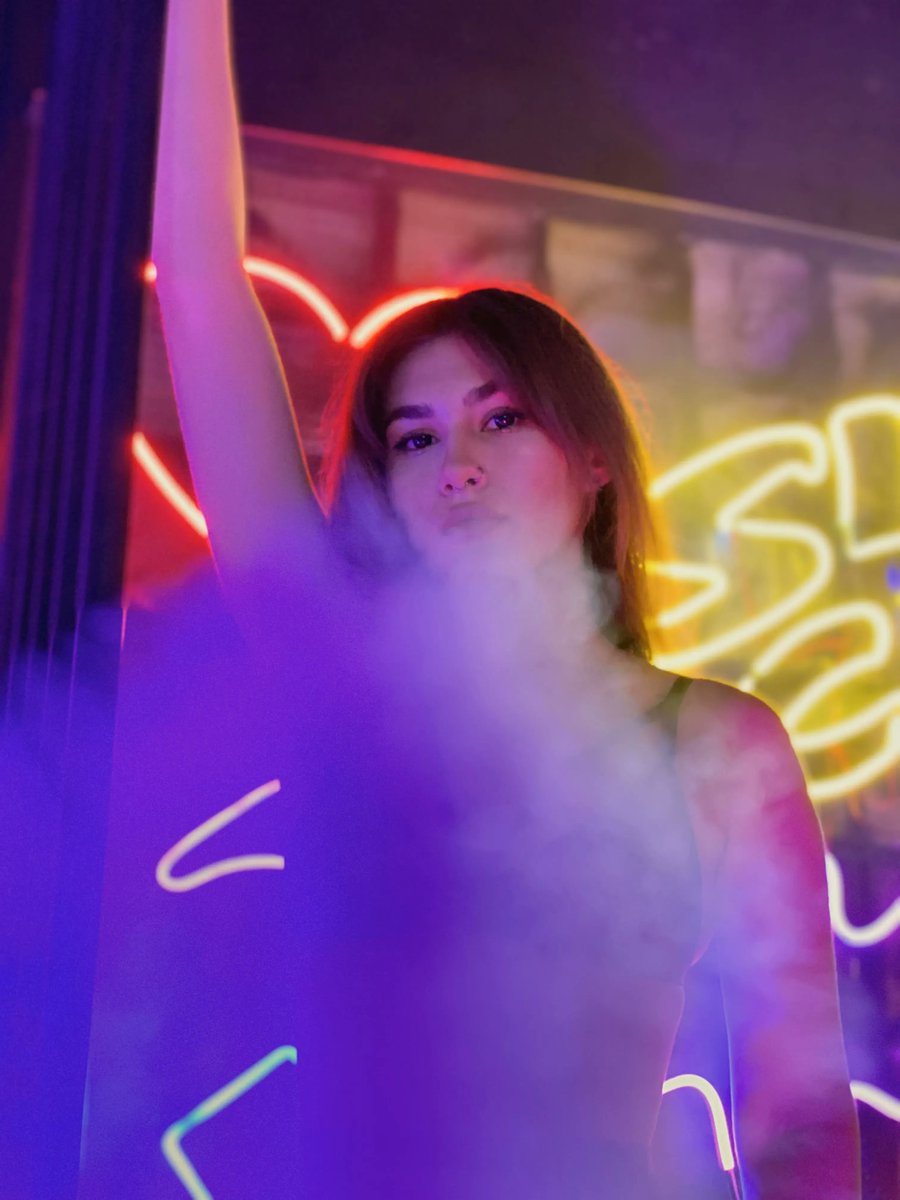 JasminDotCom's tweet photo. Video Chats with #LilyStanly are so exciting π
Make a move on: https://t.co/AqaYDFXmm1 π
#Jasmin #JasminInfluencer #loveher #neonlights #sweetmodel #pose #modelpose https://t.co/cYmOPh4PxU