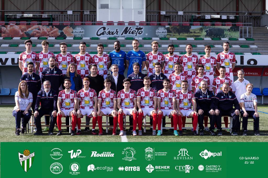 clubdepguijuelo's tweet photo. 📸 𝐅𝐎𝐓𝐎 𝐎𝐅𝐈𝐂𝐈𝐀𝐋 | 

Foto oficial de plantilla del #CDGuijuelo de la temporada 2021/2022 en el Municipal Luis Ramos 

#CDGuijuelo | #TodoalVerde 💚 https://t.co/660eJpmDYr