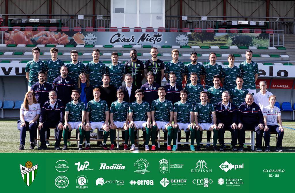clubdepguijuelo's tweet photo. 📸 𝐅𝐎𝐓𝐎 𝐎𝐅𝐈𝐂𝐈𝐀𝐋 | 

Foto oficial de plantilla del #CDGuijuelo de la temporada 2021/2022 en el Municipal Luis Ramos 

#CDGuijuelo | #TodoalVerde 💚 https://t.co/660eJpmDYr