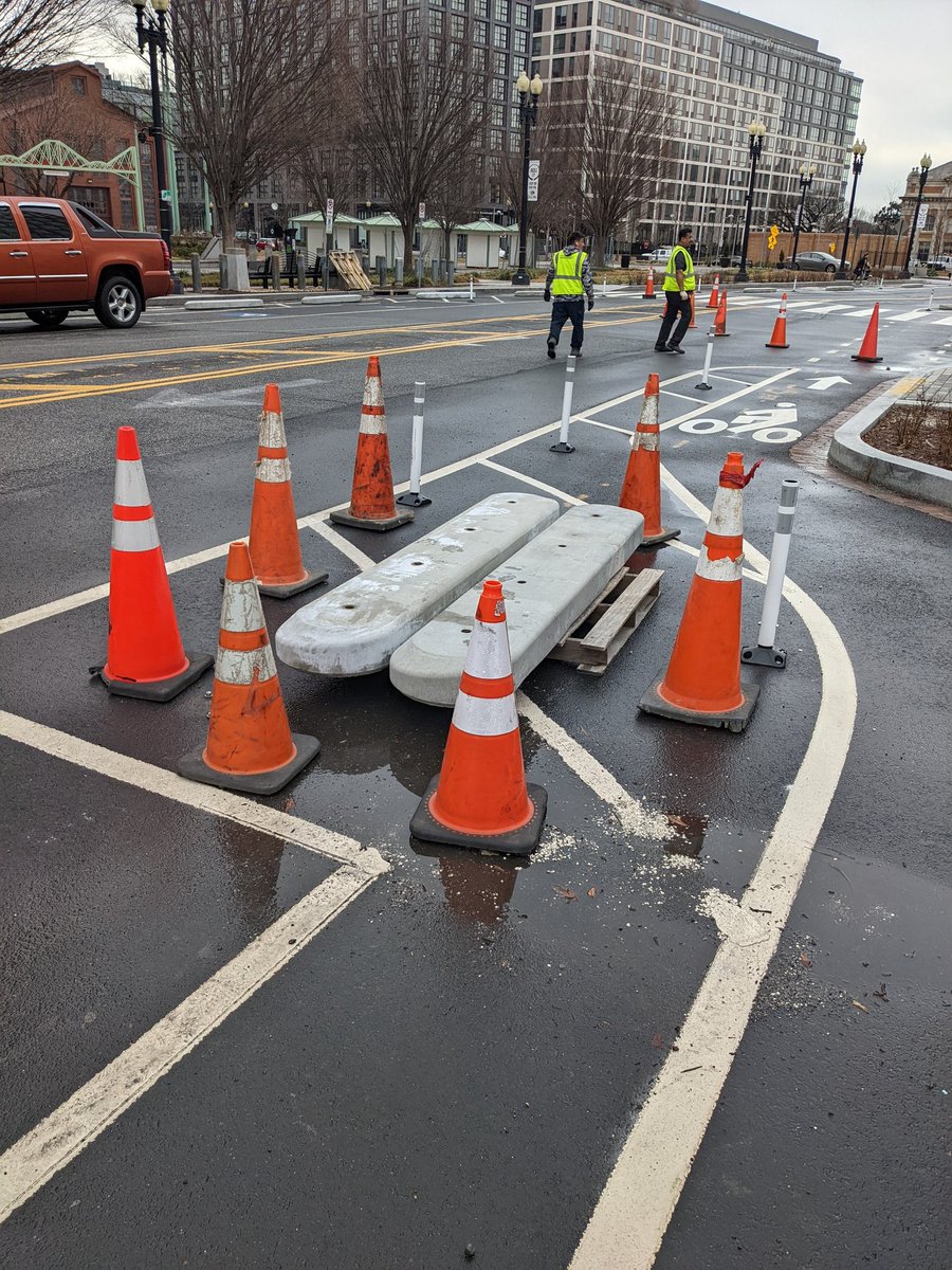 MarkSussman_'s tweet image. Concrete barriers being installed in the new protected #bikeDC lanes in front of USDOT. Thank you @DDOTDC! So beautiful 😭
