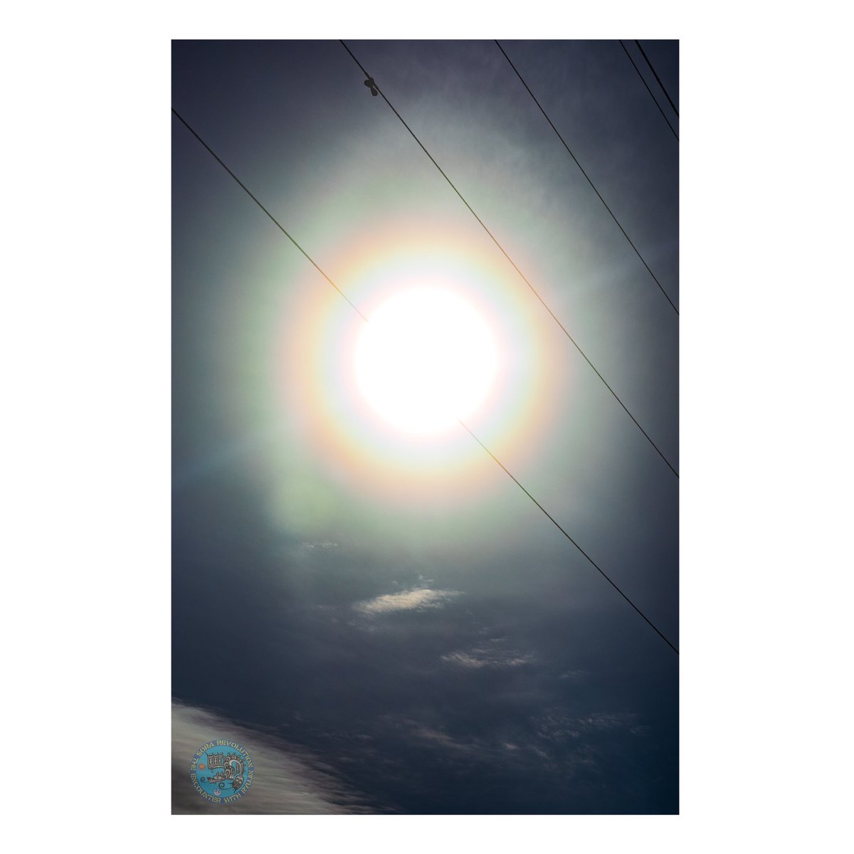 AMNUSK's tweet photo. なにこれ??
#sora_evolution #彩雲 #日暈 #不思議 https://t.co/sYHprhb07c