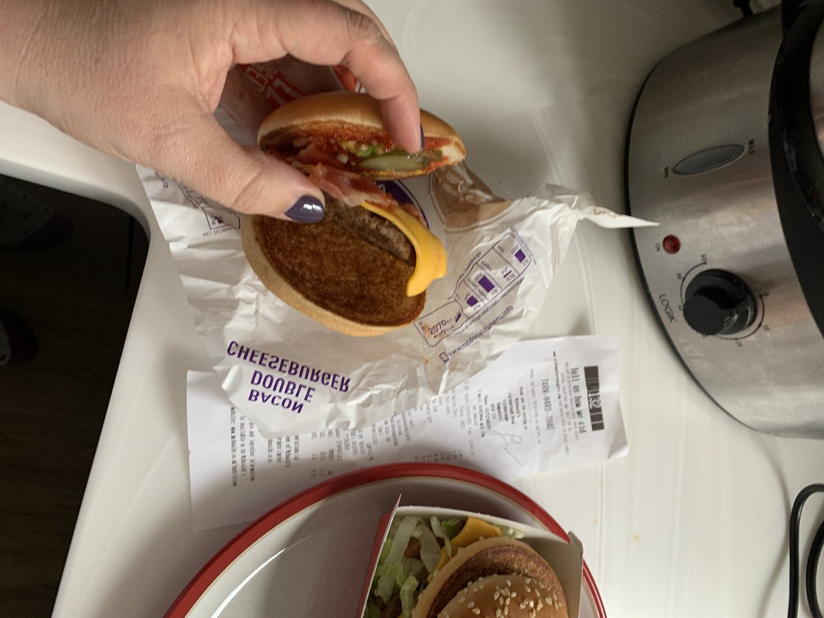 KatieJansons's tweet photo. The @McDonalds diet… where they only give you half your burger! Not so Big Mac and not so double bacon cheeseburger! https://t.co/95FdDdALwI