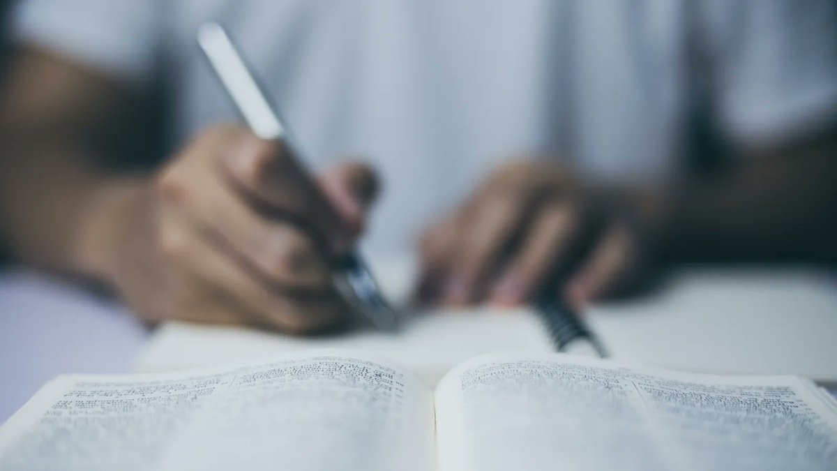 SarahLynneCR's tweet photo. Do you know that simply writing out scriptures can grow your faith? Learn more here: https://t.co/B0wSIYiFUV via @SarahGeringer #writeoutscripture #spiritualgrowth #faith https://t.co/9LnlNDLaiF