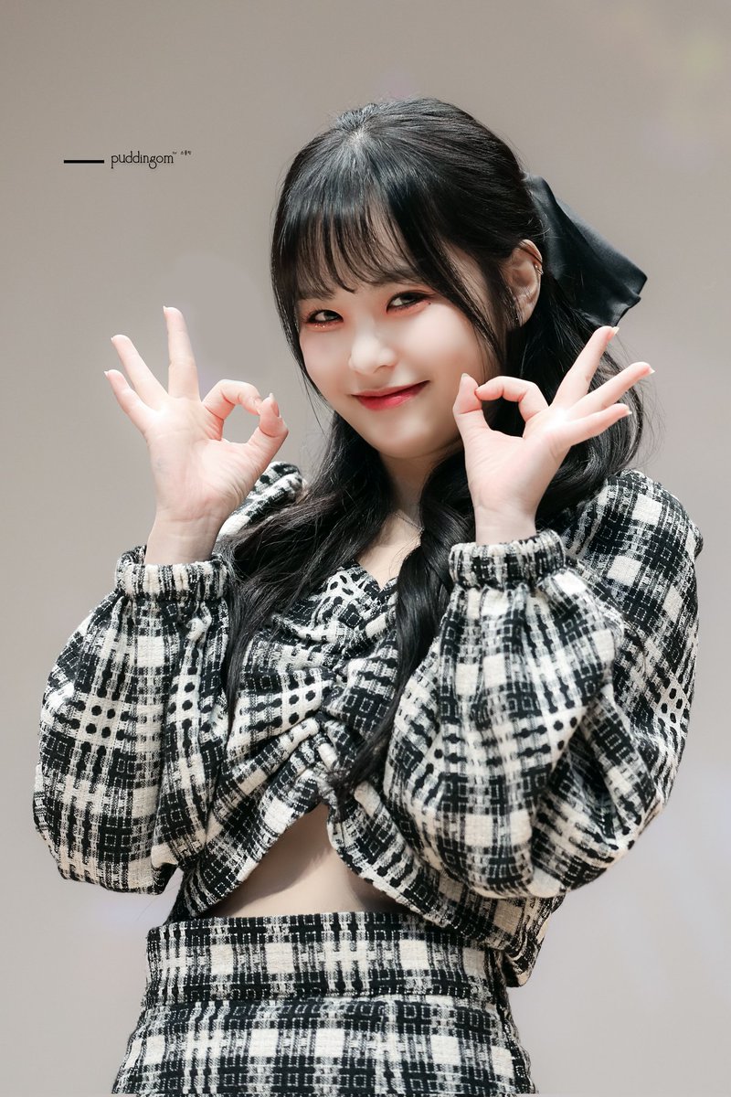 puddingom0519's tweet photo. 220220 이유 
L.O.V.E❣💕❤

#이유 #EU 
#에버글로우 #EVERGLOW https://t.co/hyPY9kYvlr
