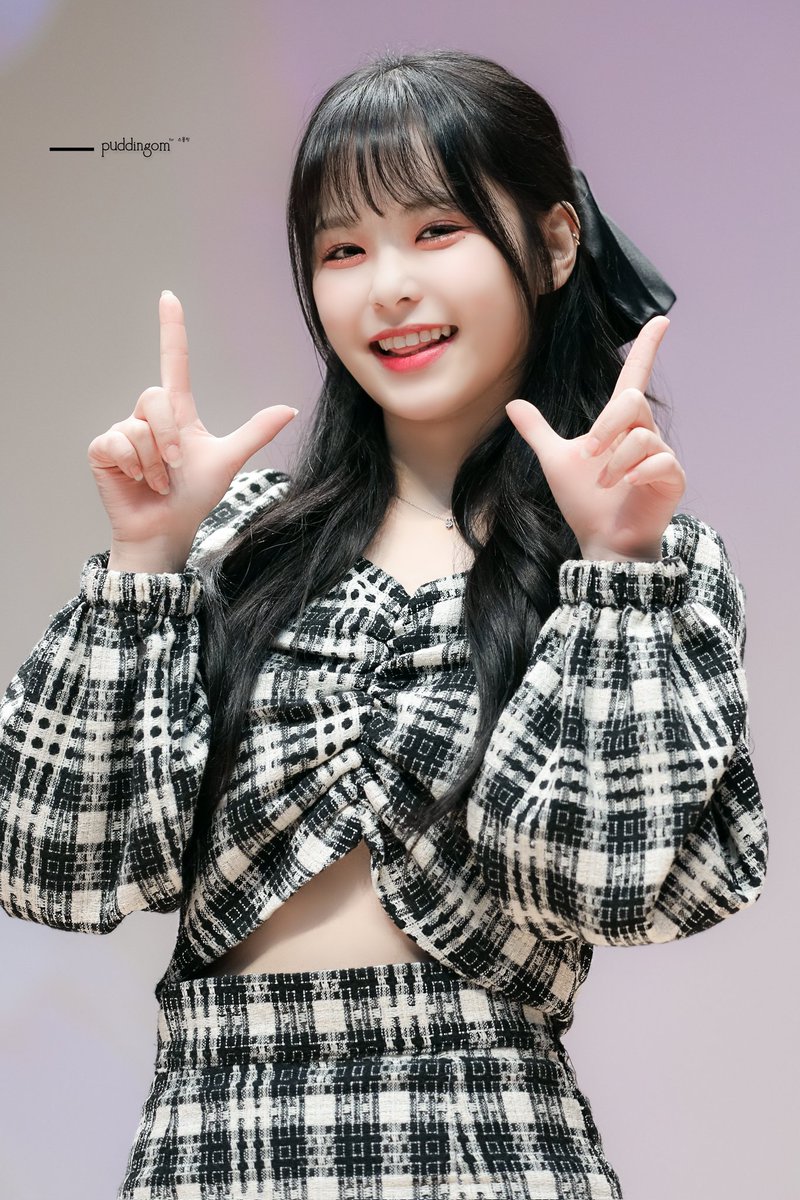 puddingom0519's tweet photo. 220220 이유 
L.O.V.E❣💕❤

#이유 #EU 
#에버글로우 #EVERGLOW https://t.co/hyPY9kYvlr