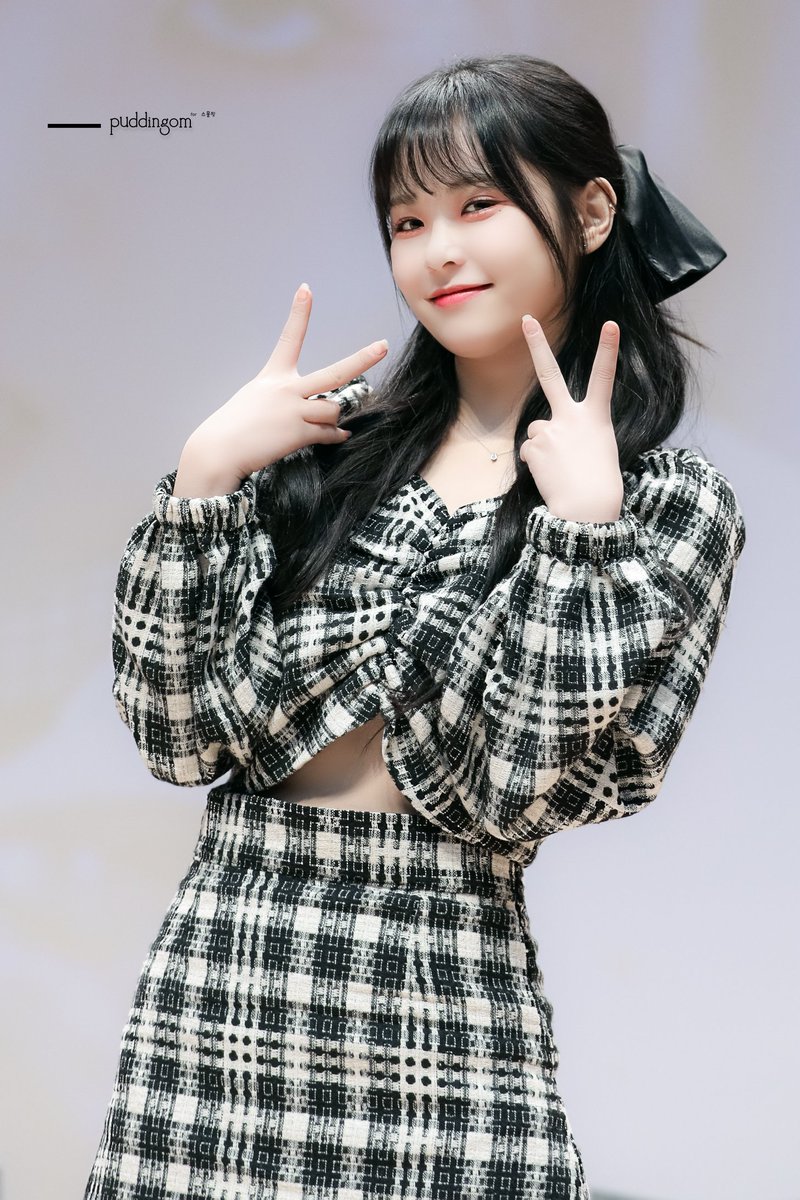 puddingom0519's tweet photo. 220220 이유 
L.O.V.E❣💕❤

#이유 #EU 
#에버글로우 #EVERGLOW https://t.co/hyPY9kYvlr