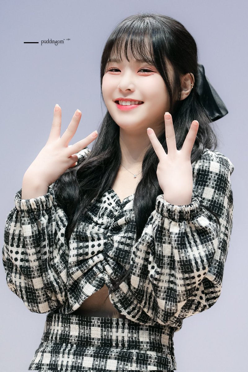 puddingom0519's tweet photo. 220220 이유 
L.O.V.E❣💕❤

#이유 #EU 
#에버글로우 #EVERGLOW https://t.co/hyPY9kYvlr