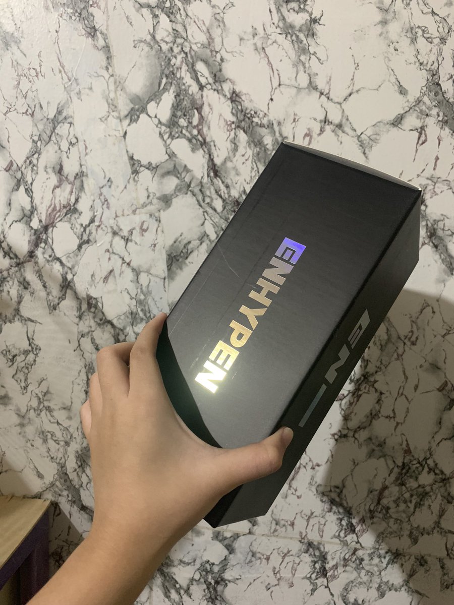 clicktocartph's tweet photo. #CLICKTOCART — onhands !
 
✶ enhypen lightstick unsealed 

₱999 php ! 
dop: 1 week rev 
onhand, never been used 
mop: gcash &amp; palawan 
mod: shopee co, ggx, jnt 

comment mine + en - LS https://t.co/tADG7obVOF