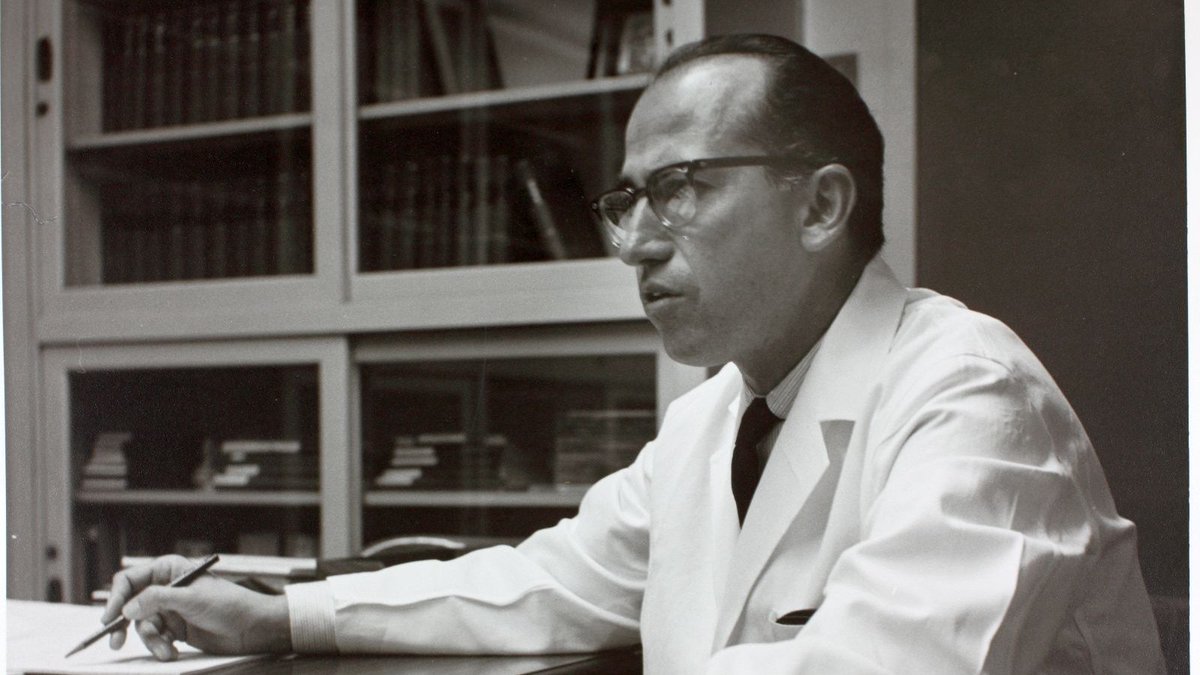 The first large-scale trials of Jonas Salk's polio vaccine began #OTD in 1954. The trials led to the vaccine being licenced in 1955. When asked who owned the patent to the vaccine, Salk replied: "Well, the people I would say. There is no patent. Could you patent the sun?"