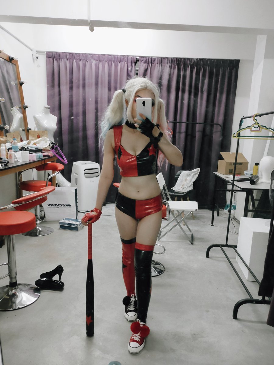 AlynnLau's tweet photo. Dammit I always forgotten I have a tweeter account. 

#HarleyQuinn #harleyquinncosplay #DCU https://t.co/of6WM0BX40