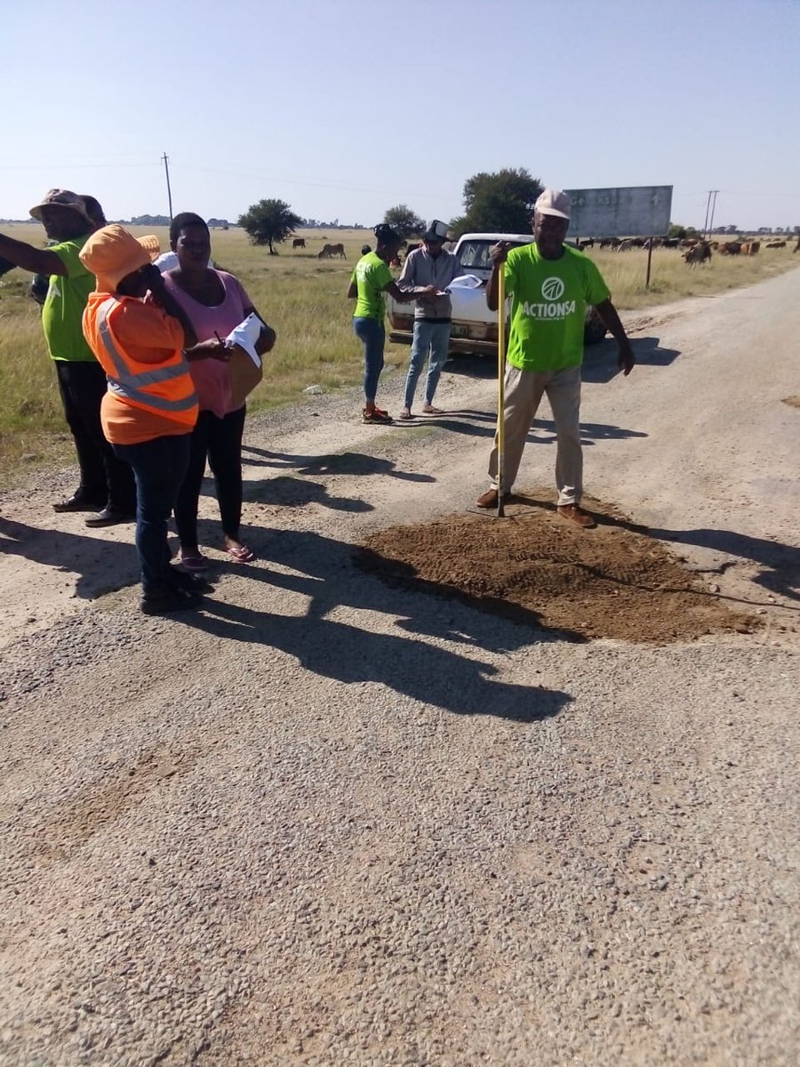 Lebudah4's tweet image. Today Mahikeng CCM Mr Modisenyane and Leader Motau went all out to Ward 25 Naauwpoort  to fix potholes. No doubt that we're ready to FIX NW💚💚💚💚💚💚@HermanMashaba @KwenaMangope @dee_mongae @ellsetsolo @MjekanaJK @Busi_MissB @NespyThemba @__Tshireletso_ @ThaboSchoeman
