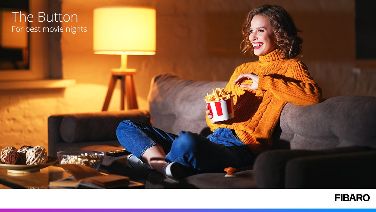 En sevdiğiniz atıştırmalıkları alın, #FIBARO Buton'a basın, ışıkların parlaklıkları değişsin ve multimedya cihazlarınız açılsın. Şimdi tek yapmanız gereken seyredeceğiniz filmi seçmek ve keyfini çıkartmak 😉