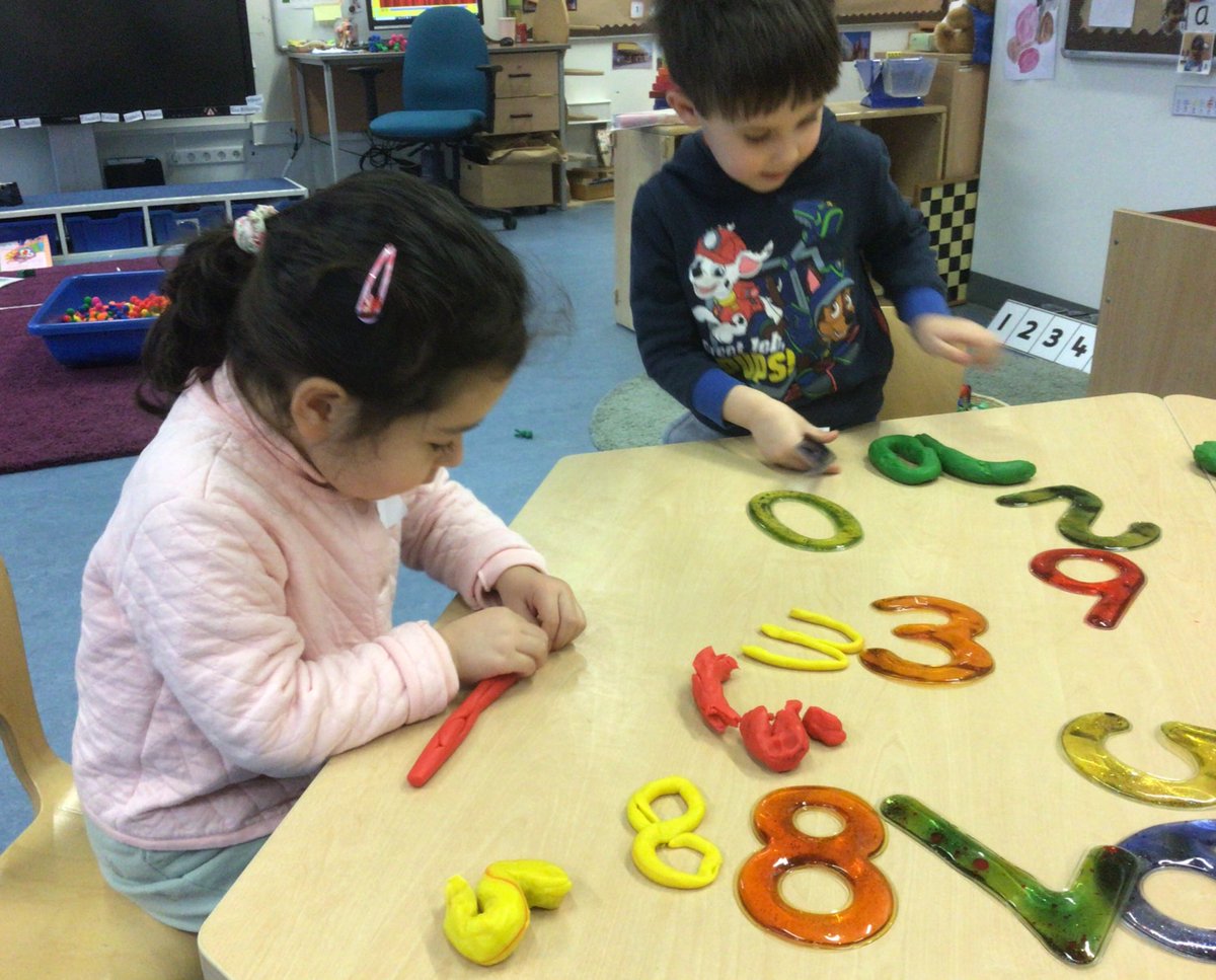BSNJSV's tweet photo. Developing fine motor skills and hand control engaging in sensory play #JSVFS1 #JSVF1 https://t.co/lhkPgMg08F