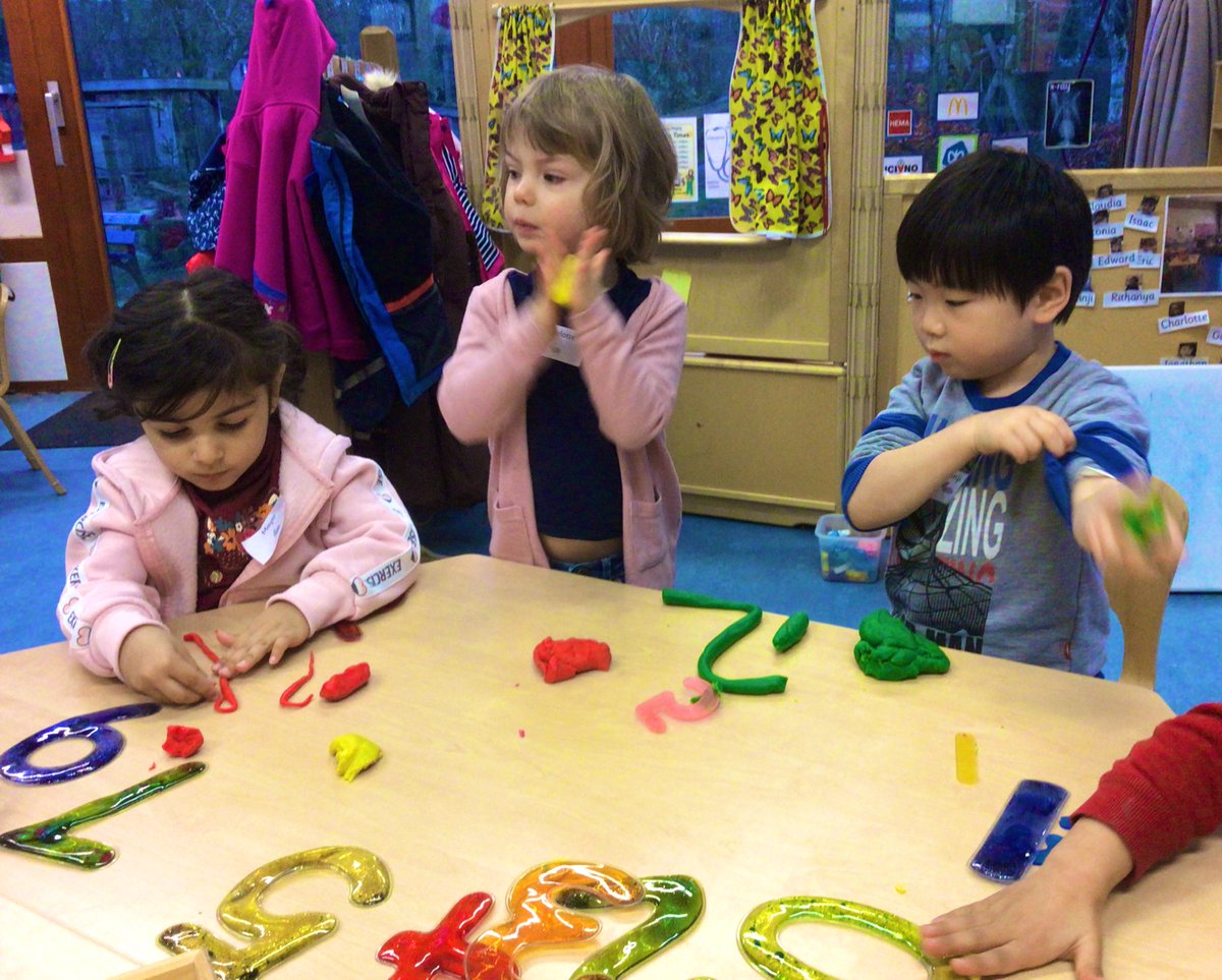 BSNJSV's tweet photo. Developing fine motor skills and hand control engaging in sensory play #JSVFS1 #JSVF1 https://t.co/lhkPgMg08F