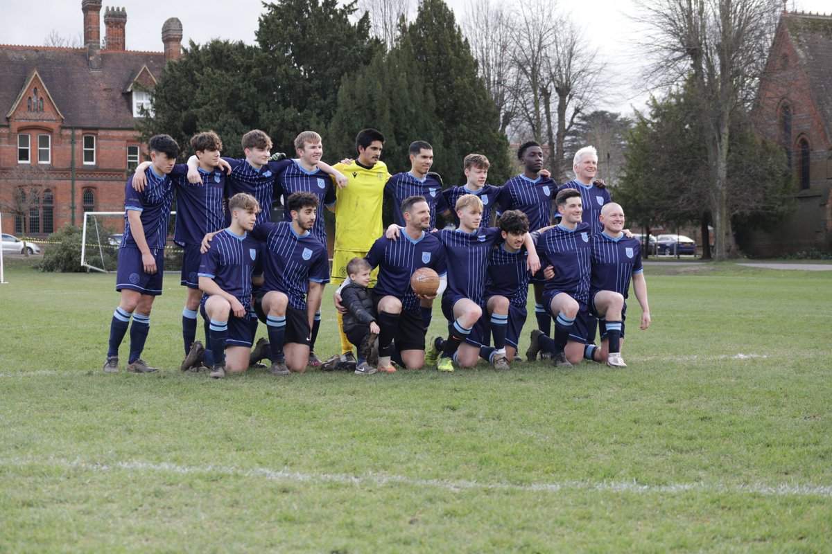 readingsch's tweet photo. It's time for kick-off...
#OldRedingensians #ReadingWay #ReadingSchoolFamily #WeAreRedingensians #RSSport #readingfc #royals150 #MatchDay https://t.co/lNhmWGdYGO