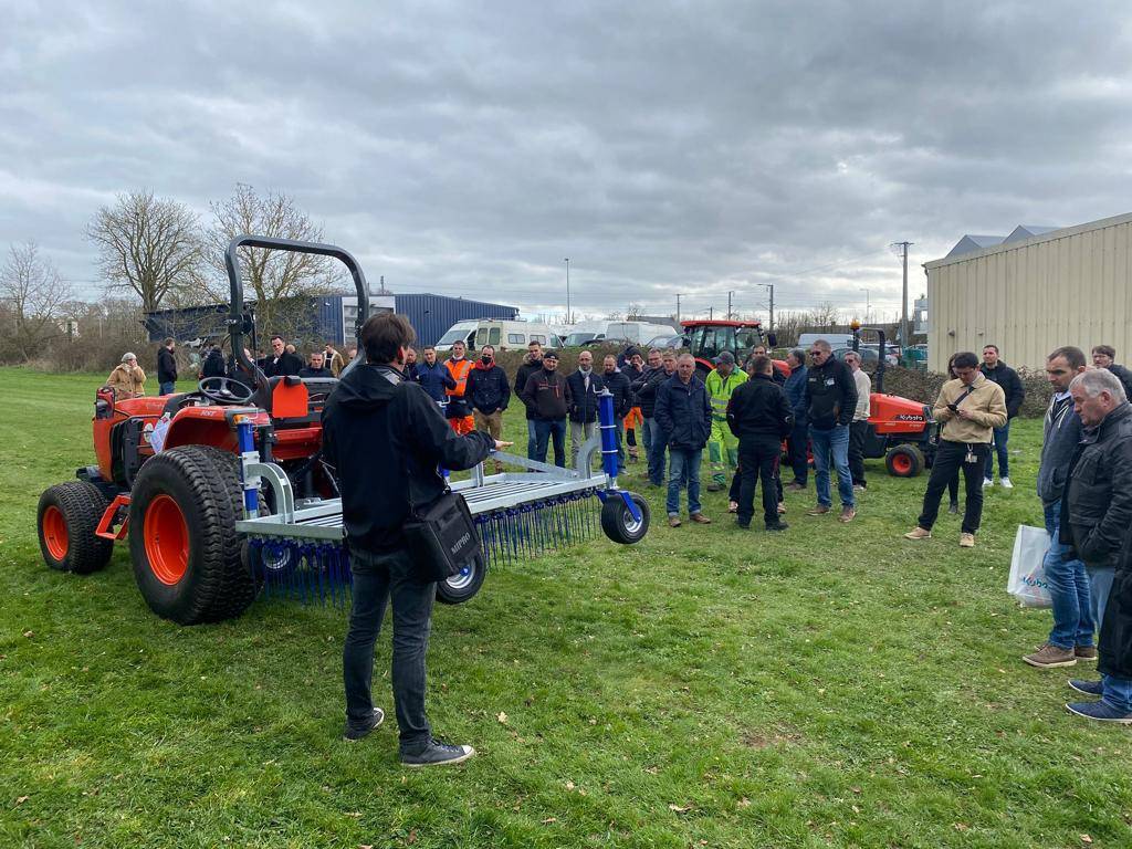CampeyTurfCare's tweet photo. Our first #DemoTrip in #Europe this year and it's with our dealer @hydraparts #CampeyMachineryWorldwide #innovation #education #SupportingOurDealer #greenkeepers #groundsmen #dakota #imants #FirstOfManyDemos #CampeyTurfCare https://t.co/keLmyCqyEQ