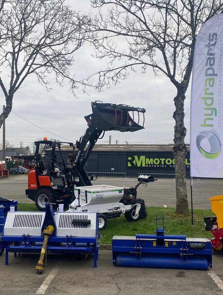 CampeyTurfCare's tweet photo. Our first #DemoTrip in #Europe this year and it's with our dealer @hydraparts #CampeyMachineryWorldwide #innovation #education #SupportingOurDealer #greenkeepers #groundsmen #dakota #imants #FirstOfManyDemos #CampeyTurfCare https://t.co/keLmyCqyEQ