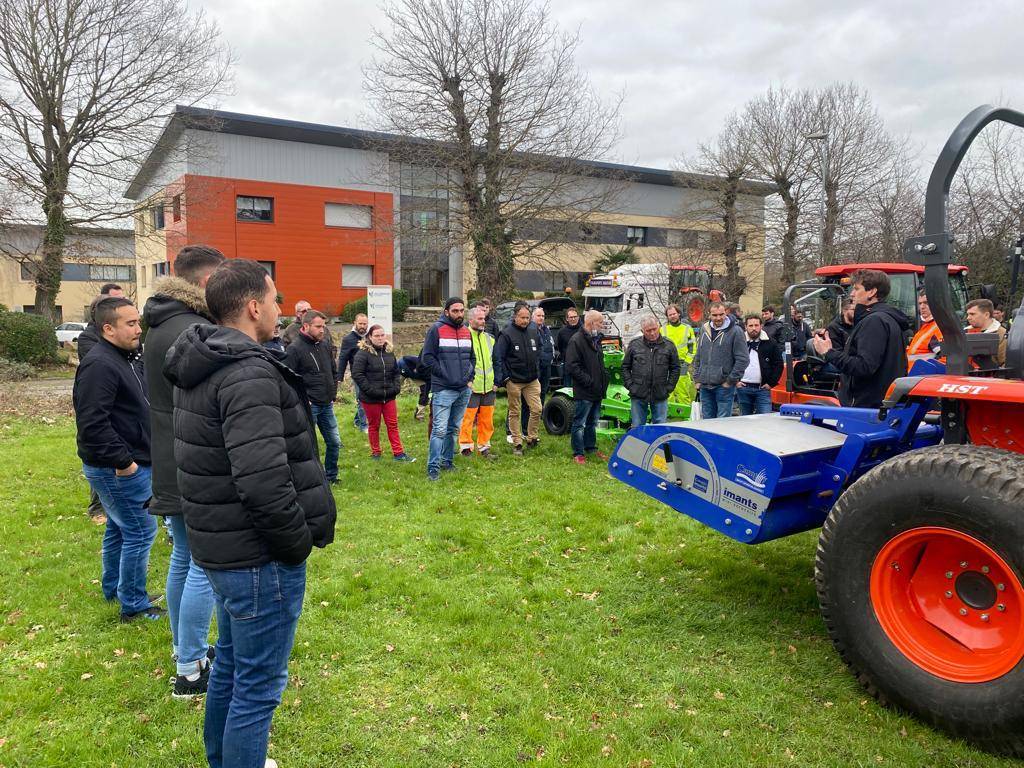 CampeyTurfCare's tweet photo. Our first #DemoTrip in #Europe this year and it's with our dealer @hydraparts #CampeyMachineryWorldwide #innovation #education #SupportingOurDealer #greenkeepers #groundsmen #dakota #imants #FirstOfManyDemos #CampeyTurfCare https://t.co/keLmyCqyEQ