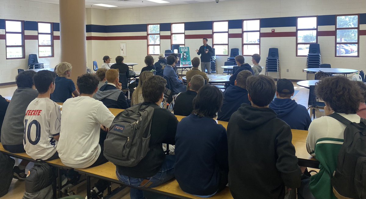 theshu1992's tweet photo. Amazing time this morning speaking to 50 of the best @TPUSA_Perry students! They are an incredible group - excited to see their future in our movement 🇺🇸 https://t.co/mcSNN2bE5r