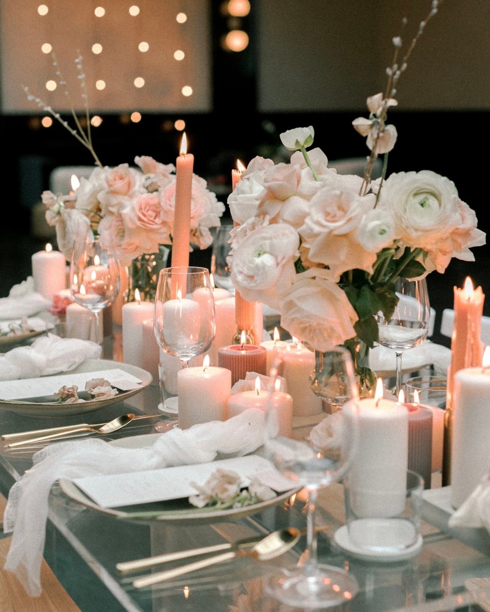 ashergardner's tweet photo. Your table may be flat, but your florals don't have to be! These dreamy blooms are not only absolutely gorgeous and elegant but beautifully modern and whimsical (who knew flowers could be so many things?).  I love the movement on this tablescape, a beautiful mix of heights, textu https://t.co/ueapONFmgq