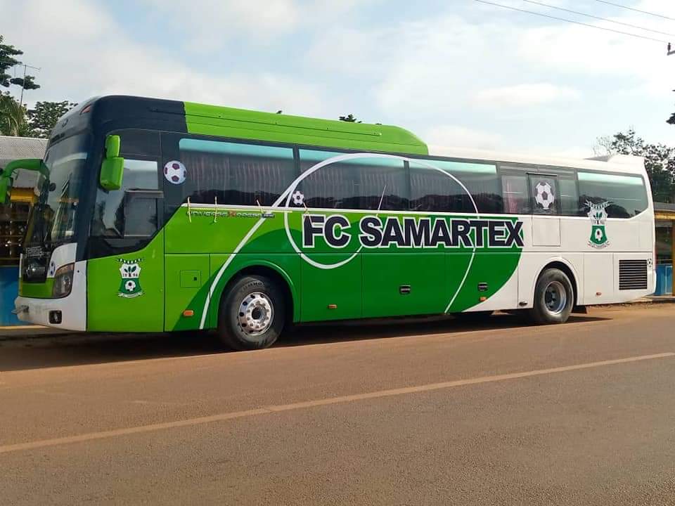 EdmundAckah's tweet photo. Aboooooooooooooooozigi, as for our roads the Clubs need these buses. Kudos to SAMARTEX Timber And Plywood Company Limited @FcSamartex1996 and access bank @AsanteKotoko_SC over to you corporate Ghana.!! https://t.co/sVUawwVpoB