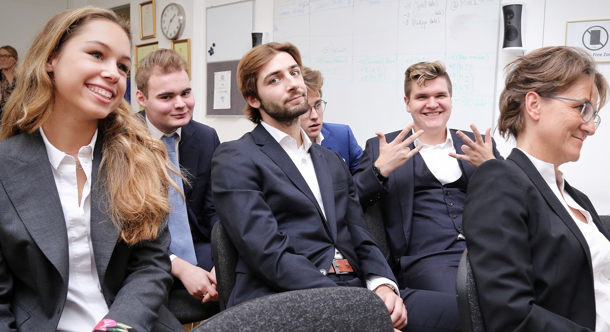 Globe College Munich tweet media