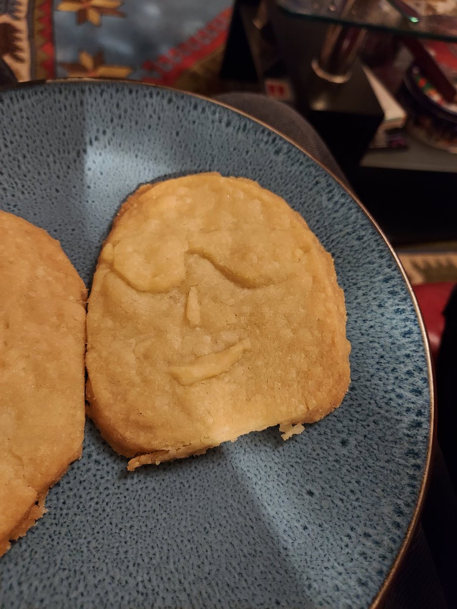 Arwassaband's tweet photo. Made some biccys yesterday but more importantly. 
Have you seen this little fella? #littlefella #coldones #eggwave #biscuits #baking https://t.co/7XC9pF1hS1