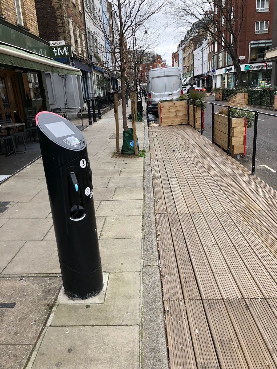 ediz1975's tweet photo. Anyone spot the problem here 🤷‍♂️ more money down the drain by pressure groups ….. @LTDAForum @LondonTrafficW1 @taxi_leaks https://t.co/j2VNnDgaEU