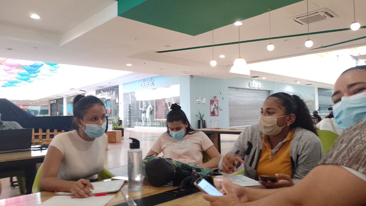 _lucy_army_'s tweet photo. Aún habemos personas esperando una respuesta y mantenemos la esperanza de que @CinemarkCol en Soledad nos tome en cuenta.

Segundo día.

#Cinemarksoledad #CinemarkCol @HYBEOFFICIALtwt https://t.co/uDXV2Ibgqz