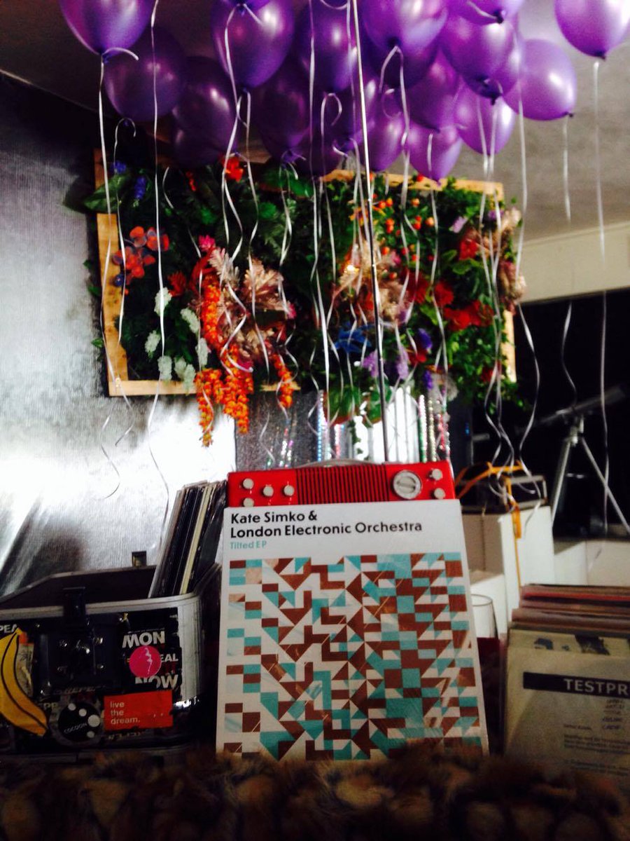 LEOrchestra's tweet image. Happy 6th birthday to our #TiltedEP! 🎉🍾
This was our first classical-electronic release on @TheVinylFactory featuring flute, baritone sax, vibraphone, harp, keys, violin, viola, cello, and bass. 
Recorded at the @rcmstudios by @beaartola with a #LostSoulsOfSaturn (LSOS) remix.