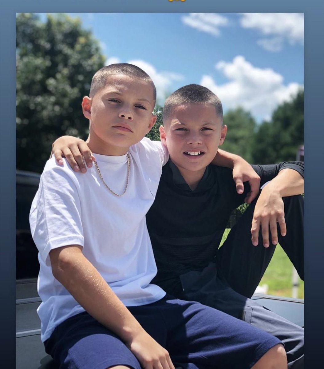 B_Got_It_5100's tweet photo. My nigga a twin https://t.co/PjI7EVEBLS