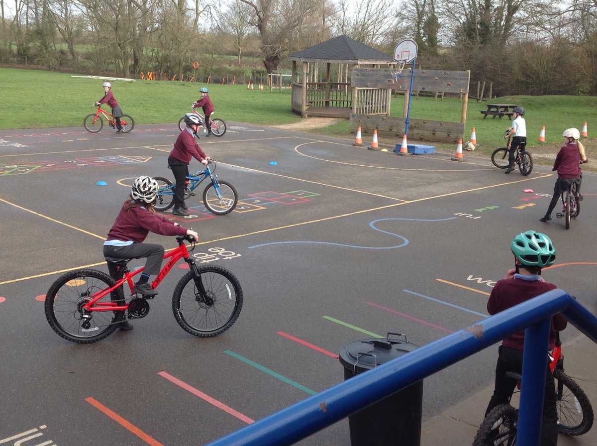 AlburghCE's tweet photo. Year 4 really enjoyed taking part in Level1 cycle training with @BikeabilityUK and we are pleased to say that everyone who took part, passed! #bikeriding #roadsafety #wearahelmet #besafebeseen #cycletraining #saplingsclass https://t.co/72nnWMwffg
