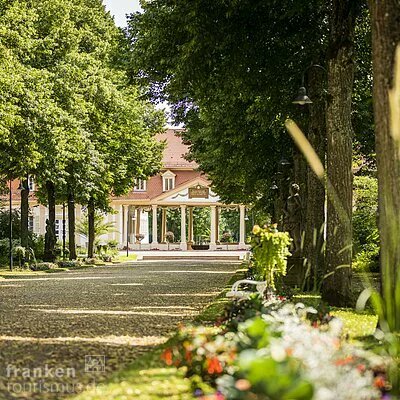 VisitFranconia's tweet photo. Kraftquellen für den #Alltag - Dieser ist fordernder denn je. Umso wichtiger ist es, nicht nur #Körper, sondern auch #Geist und Seele #Ruhe zu schenken.
#VisitFranconia #Franken #Erholung #Entspannung #BadBocklet #Kurhaus
https://t.co/M8lX9t4KWr https://t.co/MOpHWv2xu3