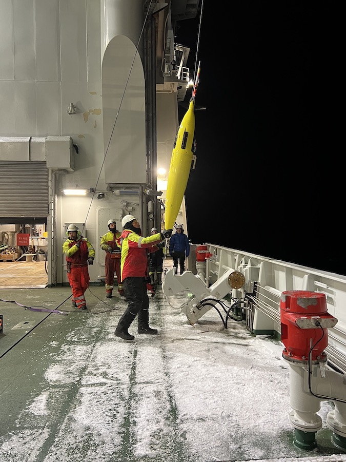 nansenlegacy's tweet photo. Første stopp unnagjort! Les mer om arbeidet om bord på vårt vintertokt her: https://t.co/1eBKBazlYv
#Arktis #ArvenetterNansen #NansenLegacy #Barentshavet #teknologi https://t.co/KPrpGmQh7Q