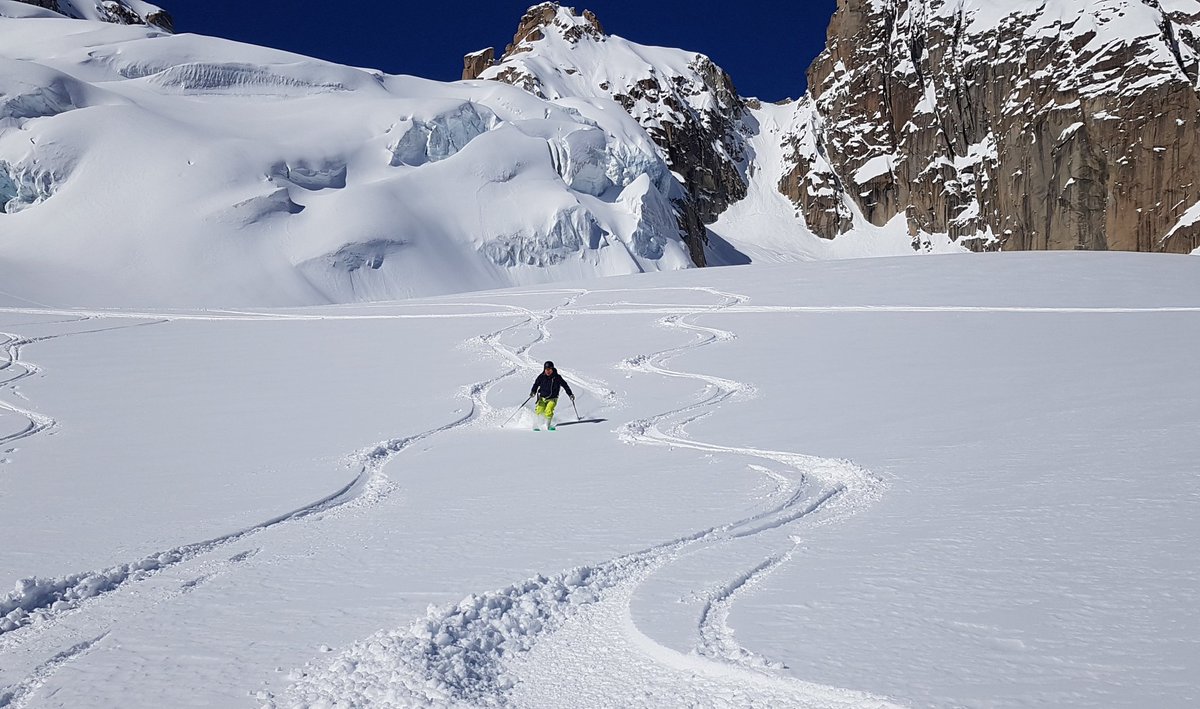 jaggedglober's tweet image. Fun on the valley blanche today @JaggedGlobe #skipowder